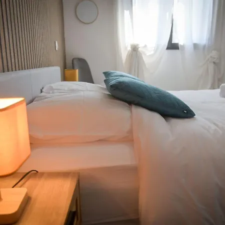 Giulietta - Spacious Terrace - By Tgb