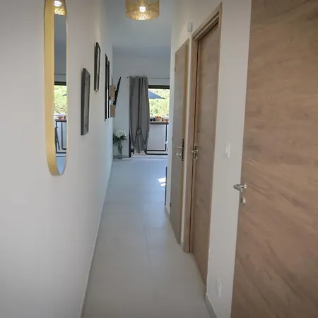 Giulietta - Spacious Terrace - By Tgb Apartment