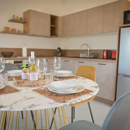 Giulietta - Spacious Terrace - By Tgb *