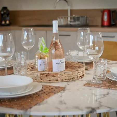 Giulietta - Spacious Terrace - By Tgb